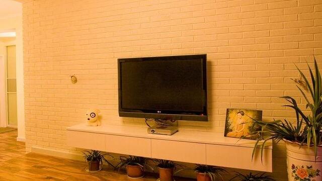 成都旧房改造你想不到的是客厅电视背景墙还可以