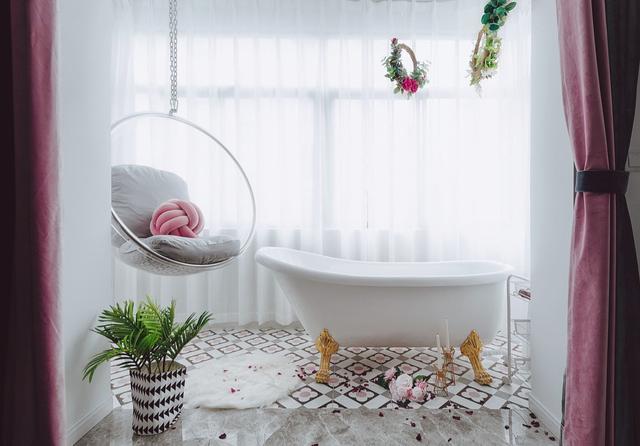 85㎡老房改造！纯白简美风格，卧室带浴缸，一个人的低调奢华~